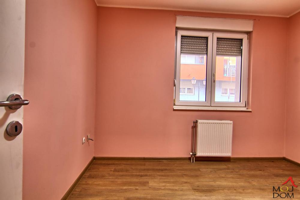 Slika 3 - Stan,NOVI SAD,BULEVAR,kv: 44, € 139000, ID: 1029610