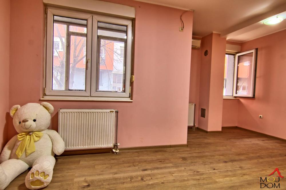 Slika 5 - Stan,NOVI SAD,BULEVAR,kv: 44, € 139000, ID: 1029610