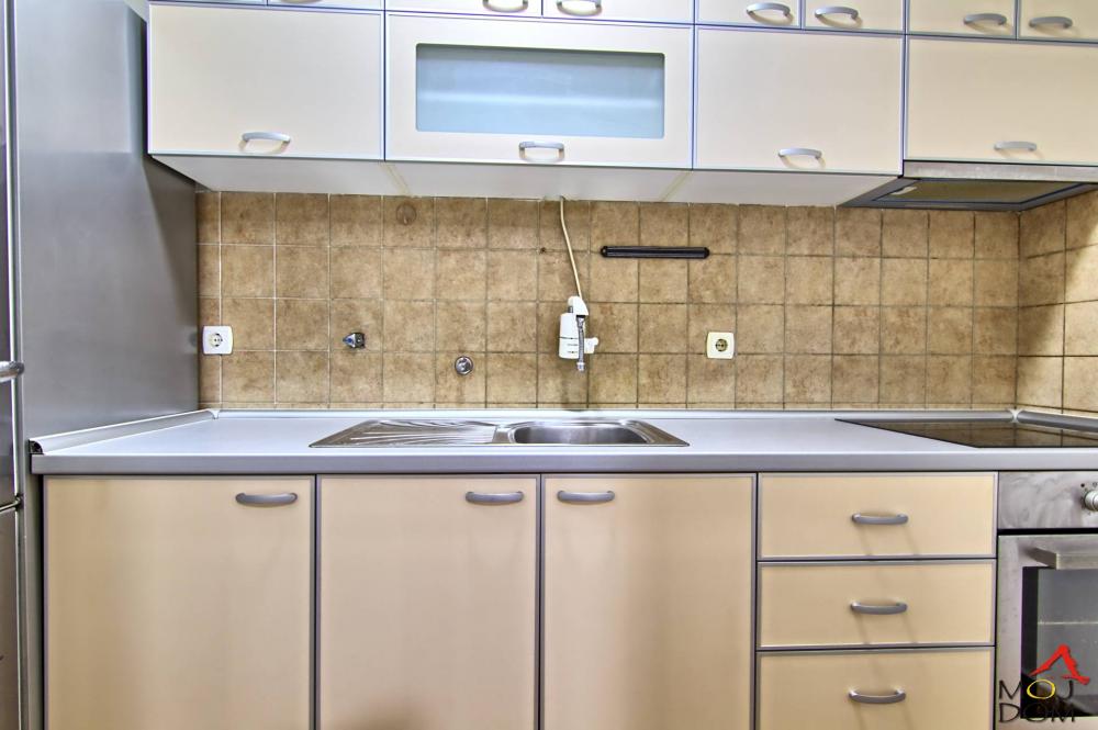 Slika 8 - Stan,NOVI SAD,BULEVAR,kv: 44, € 139000, ID: 1029610