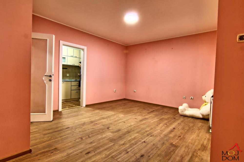 Slika 6 - Stan,NOVI SAD,BULEVAR,kv: 44, € 139000, ID: 1029610