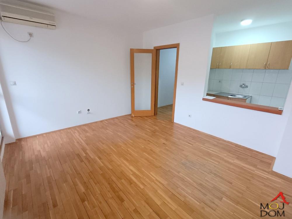 Glavna slika -Stan,NOVI SAD,ROTKVARIJA,kv: 32, € 107000, ID: 1029621