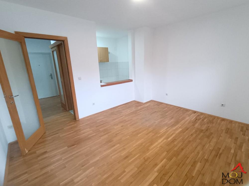 Slika 1 - Stan,NOVI SAD,ROTKVARIJA,kv: 32, € 107000, ID: 1029621