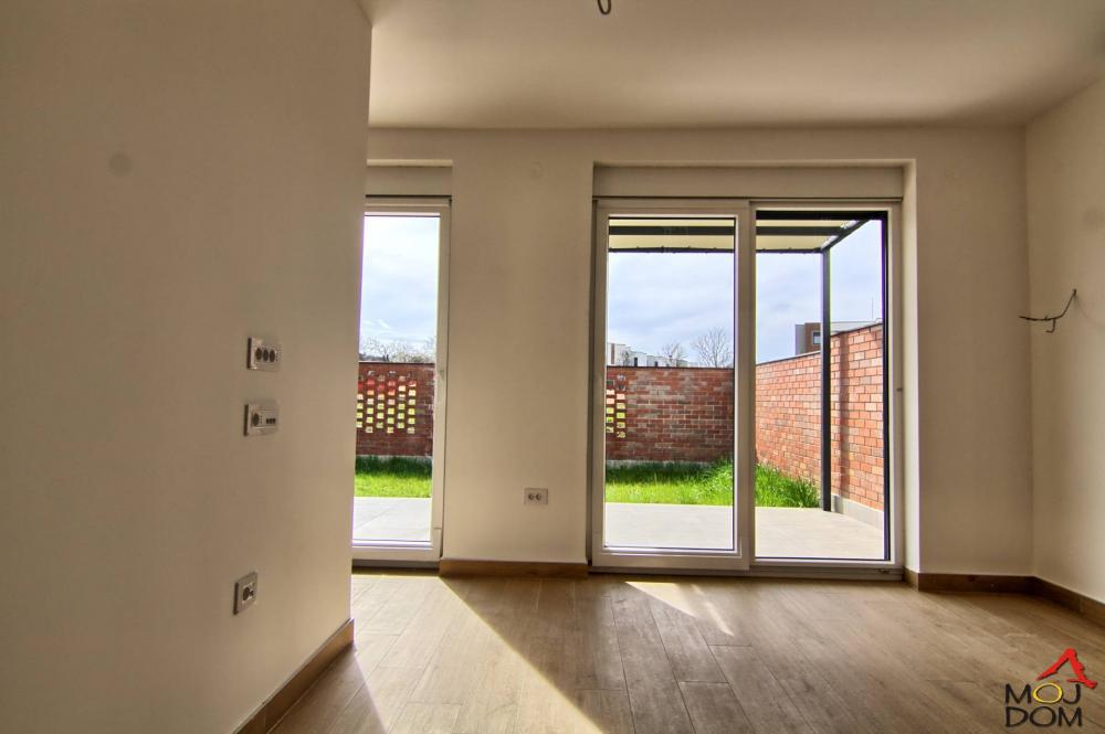 Slika 3 - Stan,PETROVARADIN,MIŠELUK,kv: 205, € 484100, ID: 1030130