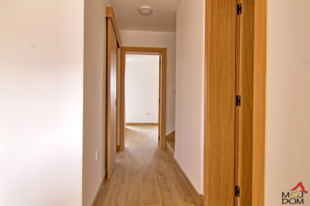 Slika 11 - Stan,PETROVARADIN,MIŠELUK,kv: 154, € 380070, ID: 1030131