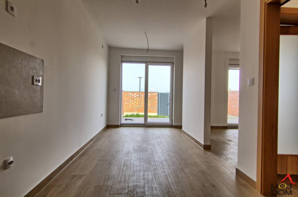 Slika 2 - Stan,PETROVARADIN,MIŠELUK,kv: 154, € 380070, ID: 1030131