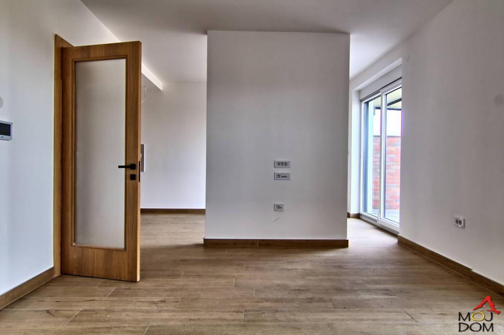 Slika 6 - Stan,PETROVARADIN,MIŠELUK,kv: 154, € 380070, ID: 1030131