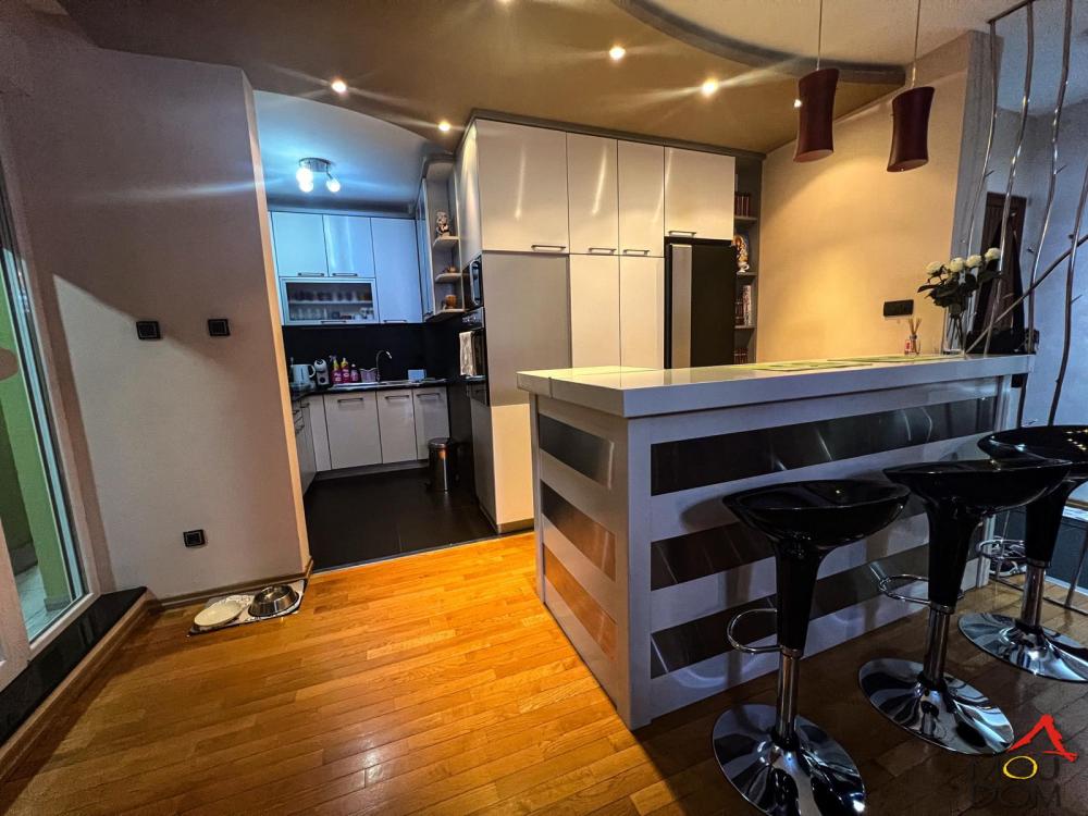 Slika 4 - Stan,NOVI SAD,SOMBORSKI BULEVAR,kv: 139, € 285000, ID: 1029314