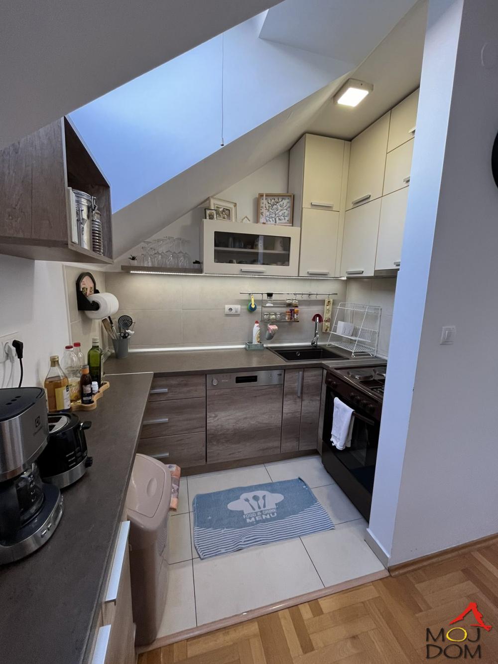 Slika 3 - Stan,NOVI SAD,SOMBORSKI BULEVAR,kv: 77, € 179200, ID: 1029148