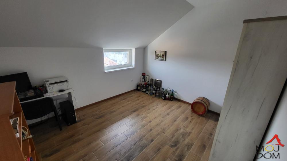 Slika 9 - Stan,NOVI SAD,ADICE,kv: 118, € 200000, ID: 1029154