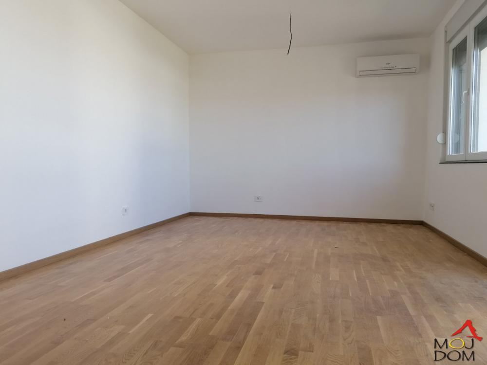 Slika 2 - Stan,PETROVARADIN,MIŠELUK,kv: 84, € 161950, ID: 1029058