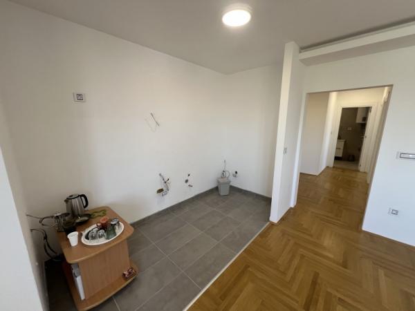 Slika 2 - Stan,NOVI SAD,TELEP,kv: 76, € 184000, ID: 1019202