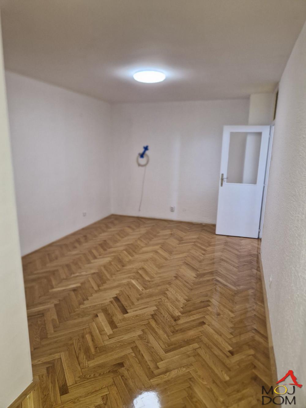 Slika 2 - Stan,NOVI SAD,BULEVAR,kv: 33, € 95790, ID: 1030780