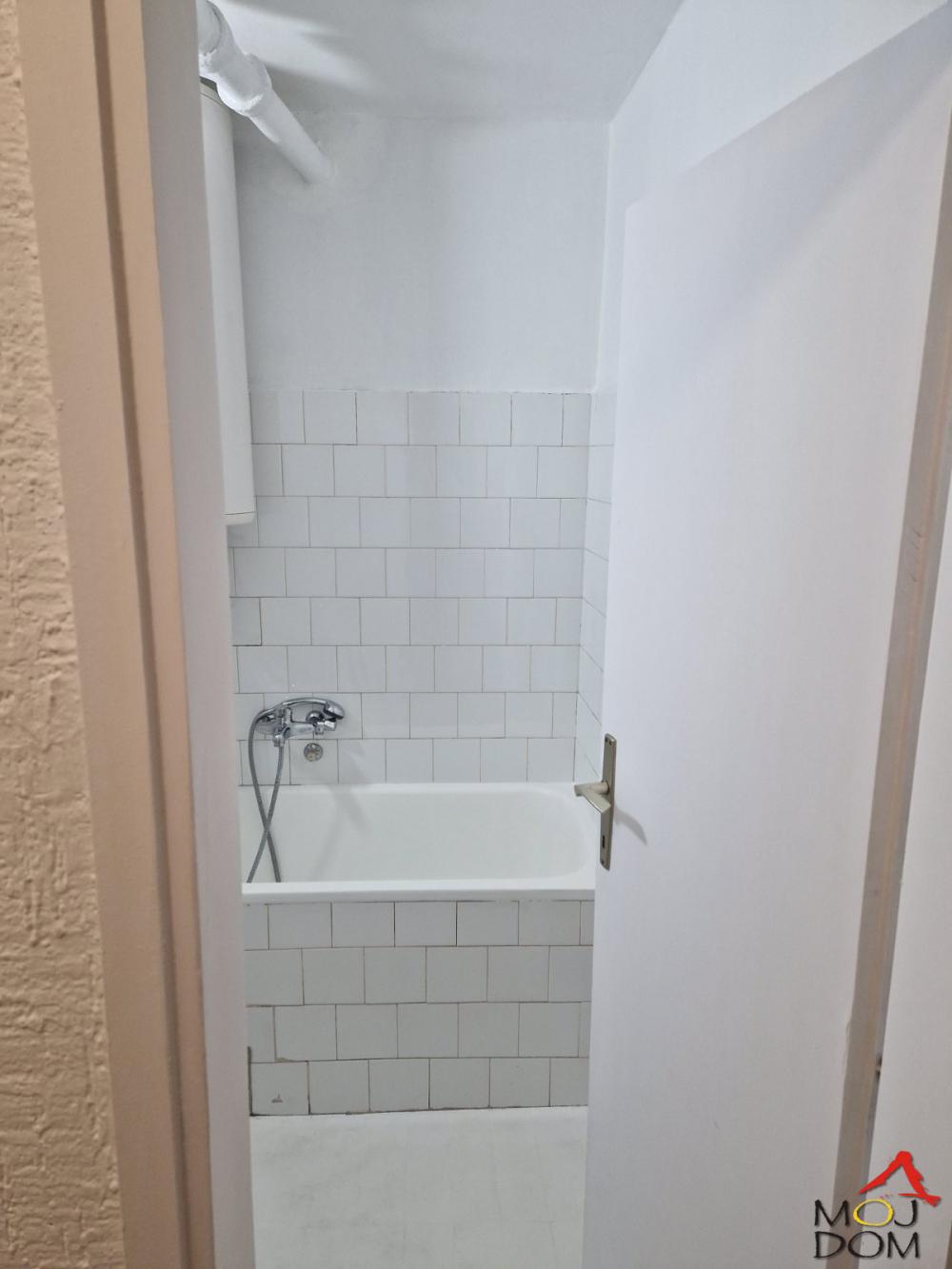 Slika 8 - Stan,NOVI SAD,BULEVAR,kv: 33, € 95790, ID: 1030780