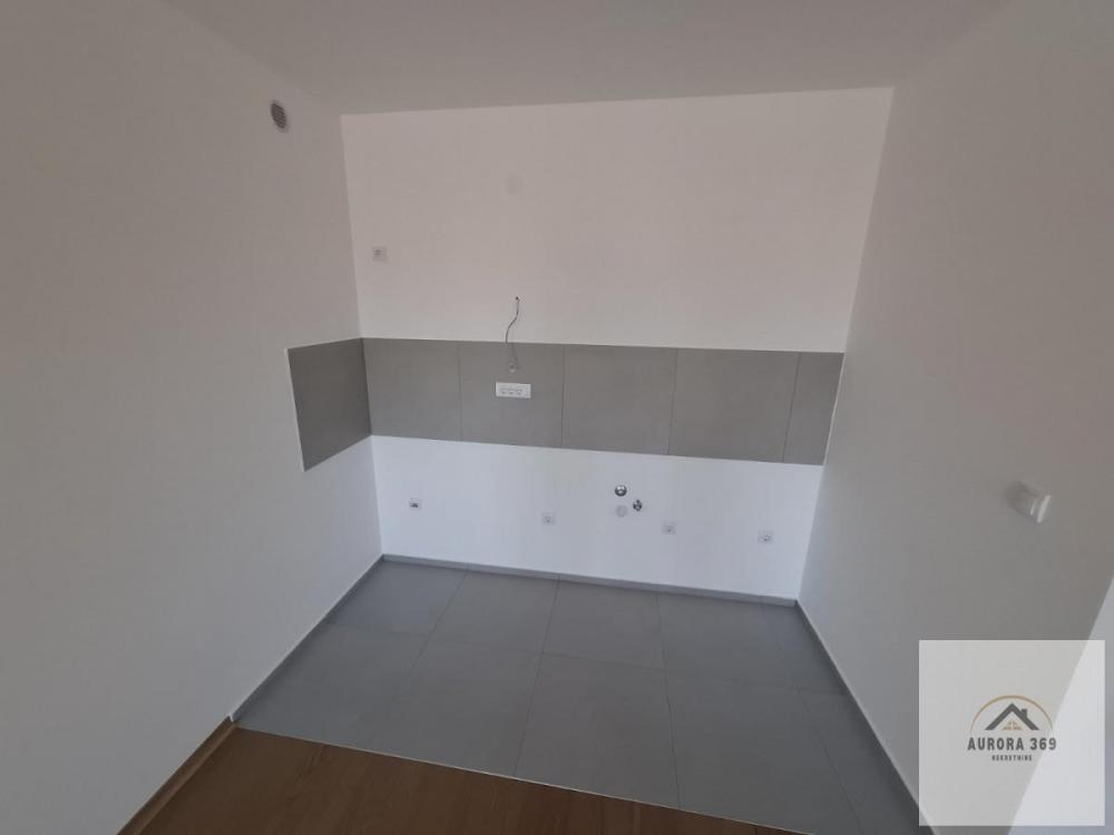 Slika 2 - PRODAJA GANC- NOVOG DVOSOBNOG STANA U NOVOM SADU- SALAJKA