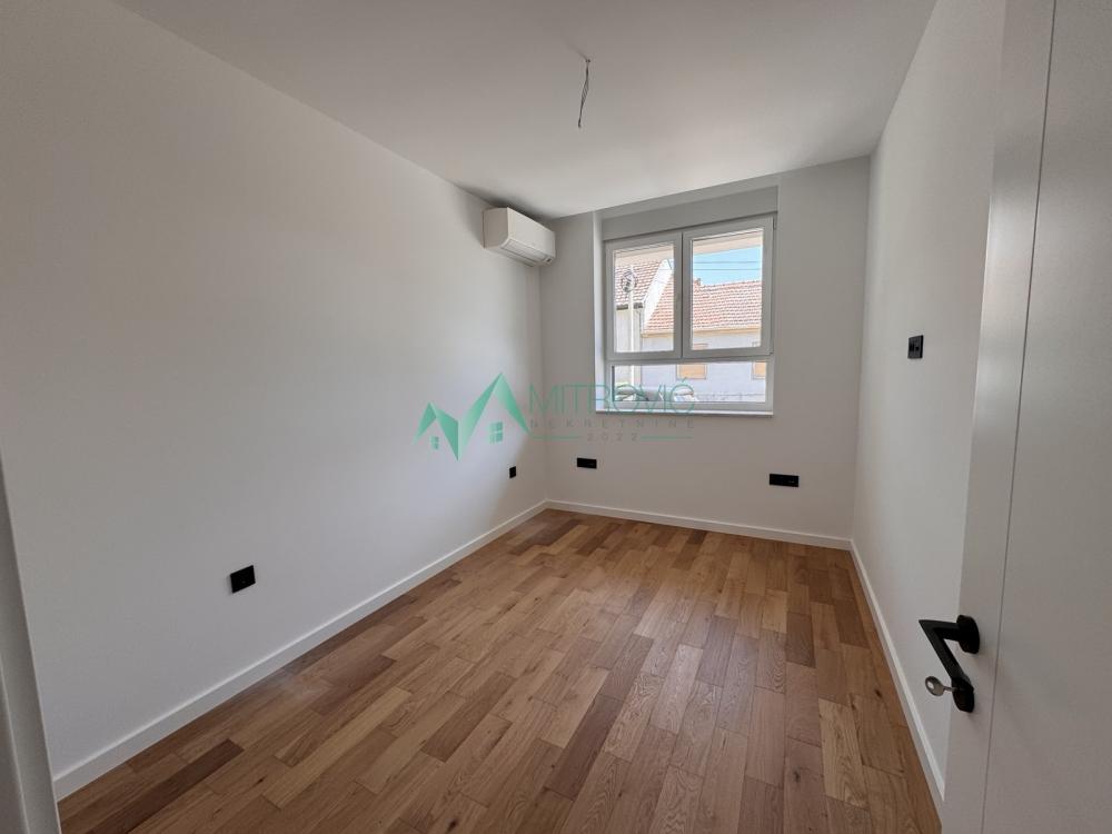 Slika 9 - Novi Sad, Telep - Luksuzan četvorosoban stan u Vili + garaža u ceni! 