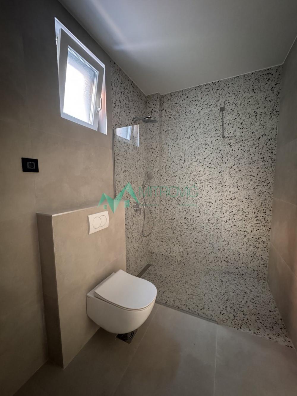 Slika 7 - Novi Sad, Telep - Luksuzan četvorosoban stan u Vili + garaža u ceni! 