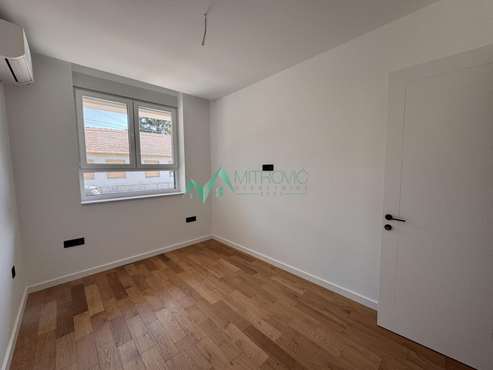 Slika 10 - Novi Sad, Telep - Luksuzan četvorosoban stan u Vili + garaža u ceni! 