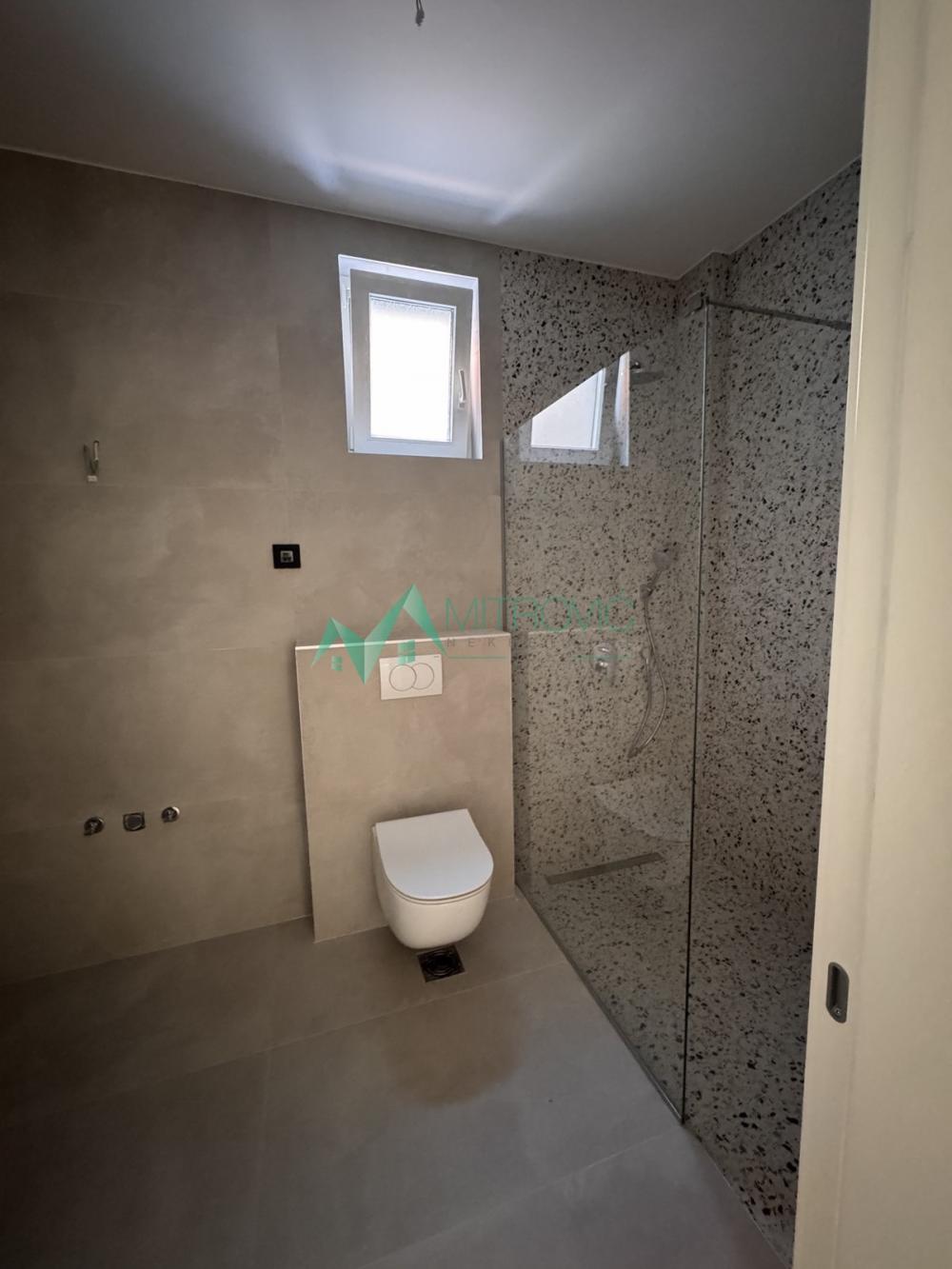 Slika 8 - Novi Sad, Telep - Luksuzan četvorosoban stan u Vili + garaža u ceni! 