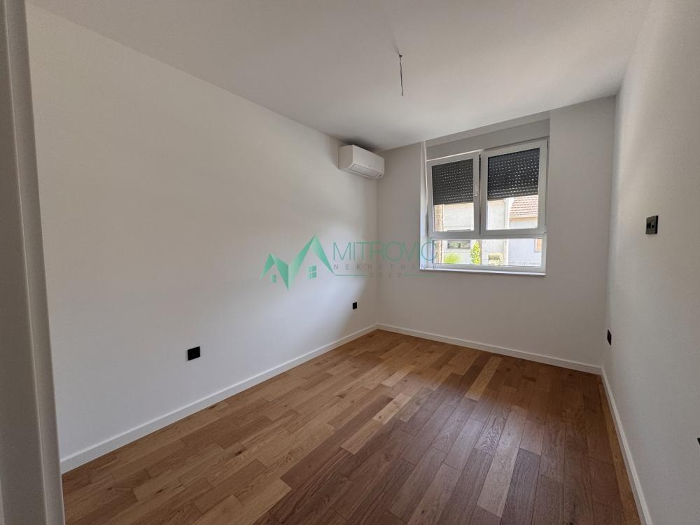 Slika 4 - Novi Sad, Telep - Luksuzan četvorosoban stan u Vili + garaža u ceni! 