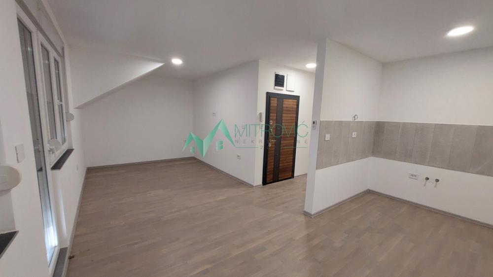 Slika 2 - NOV, KOMFORAN TROSOBAN STAN - HOLLYWOOD HILL 