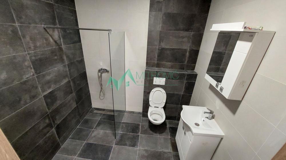 Slika 8 - NOV, KOMFORAN TROSOBAN STAN - HOLLYWOOD HILL 