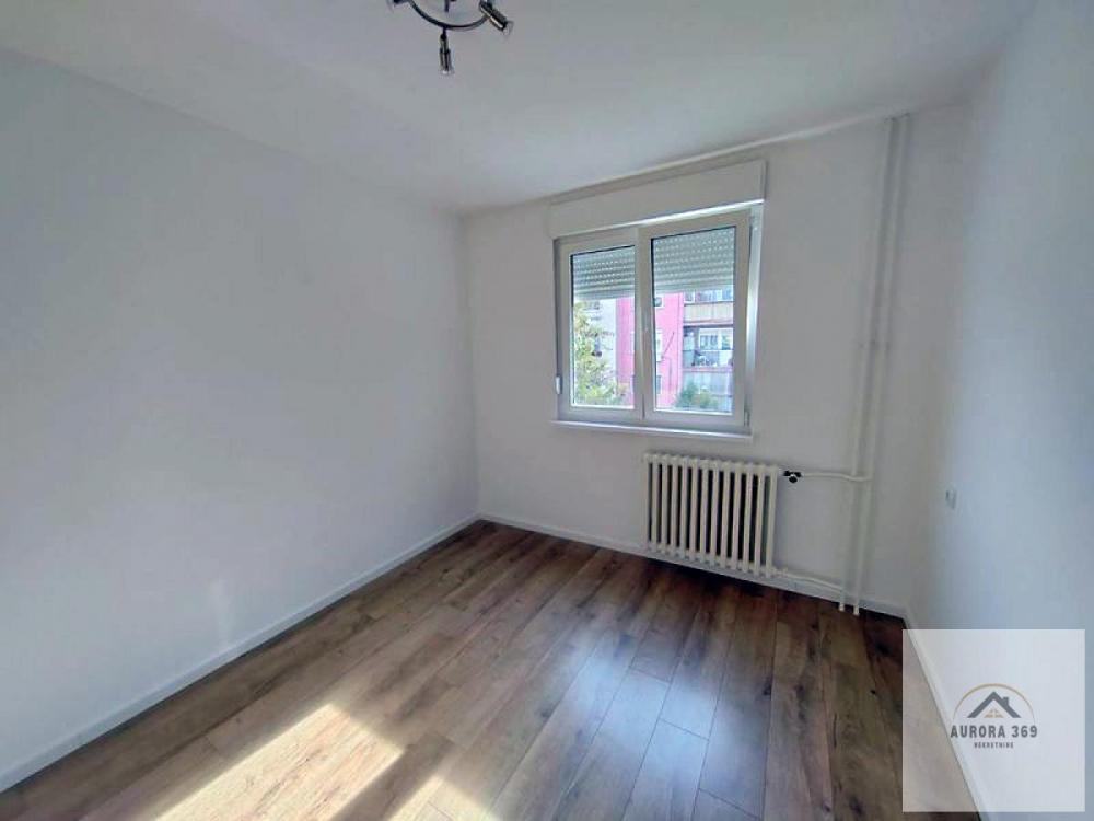 Slika 6 - PRODAJE SE KOMPLETNO RENOVIRAN KLASIČAN DVOSOBAN STAN U NOVOM SADU- DETELINARA