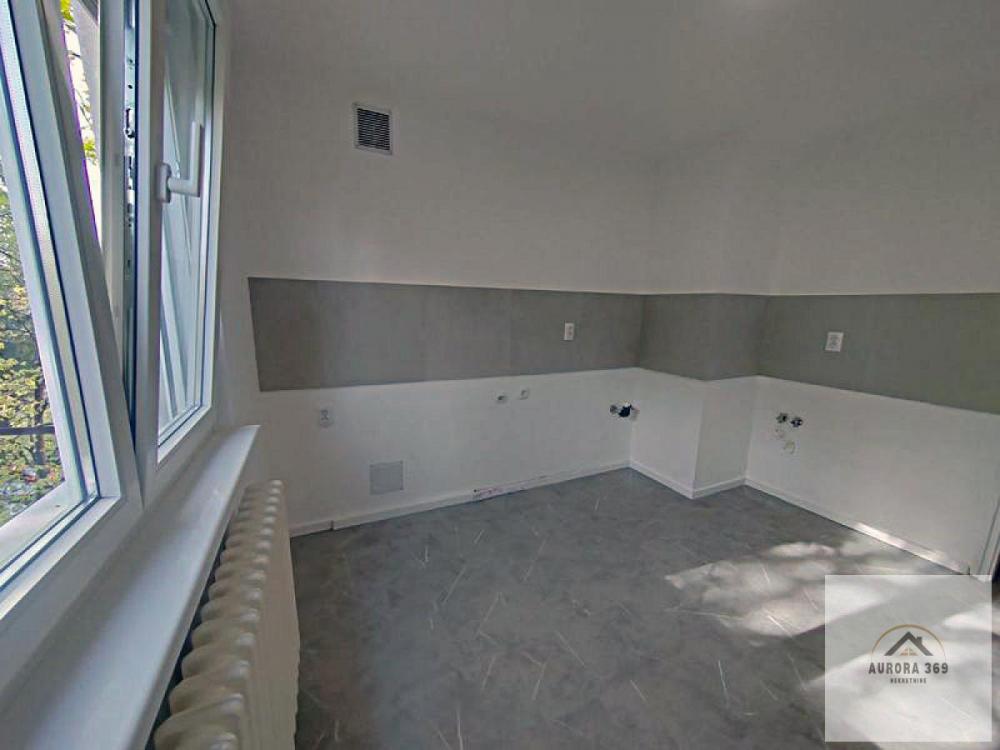 Slika 5 - PRODAJE SE KOMPLETNO RENOVIRAN KLASIČAN DVOSOBAN STAN U NOVOM SADU- DETELINARA