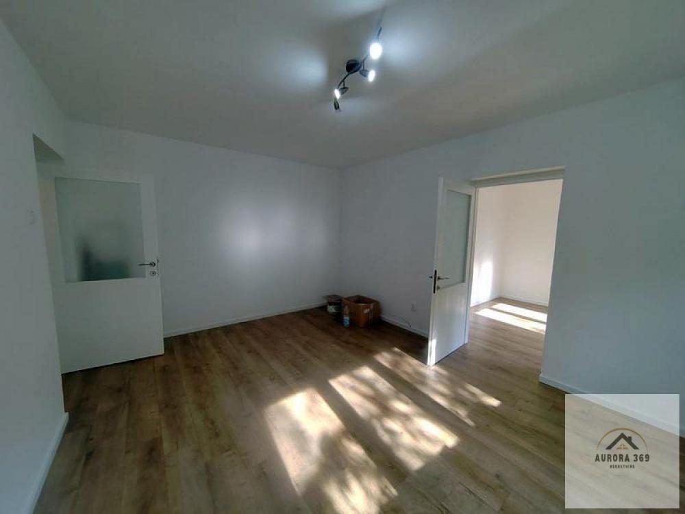 Slika 1 - PRODAJE SE KOMPLETNO RENOVIRAN KLASIČAN DVOSOBAN STAN U NOVOM SADU- DETELINARA