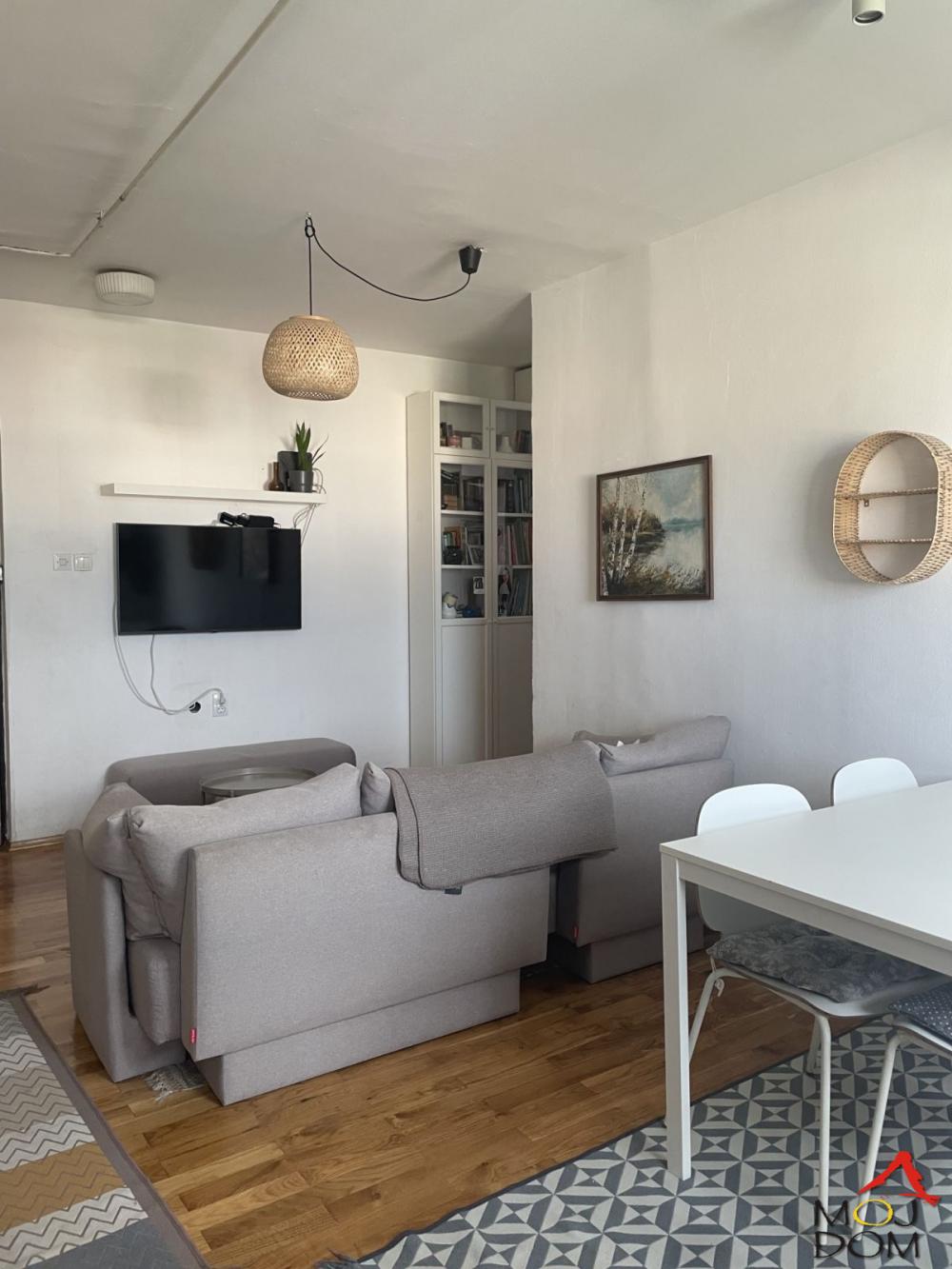 Slika 2 - Stan,NOVI SAD,BULEVAR,kv: 57, € 155600, ID: 1030499