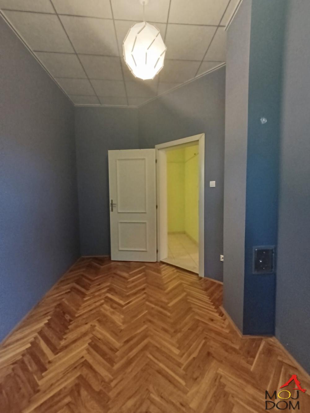 Slika 10 - Stan,NOVI SAD,TELEP,kv: 84, € 185400, ID: 1030840