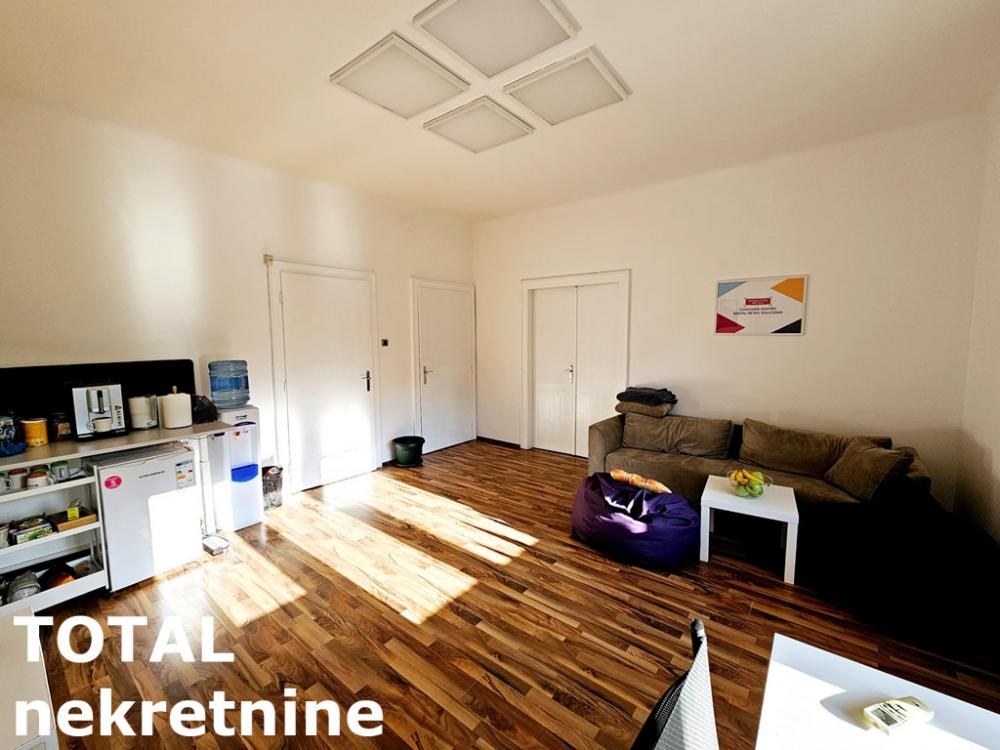 Slika 4 - Stan,NOVI SAD,CENTAR,kv: 131.00, € 450000, ID: 1100976