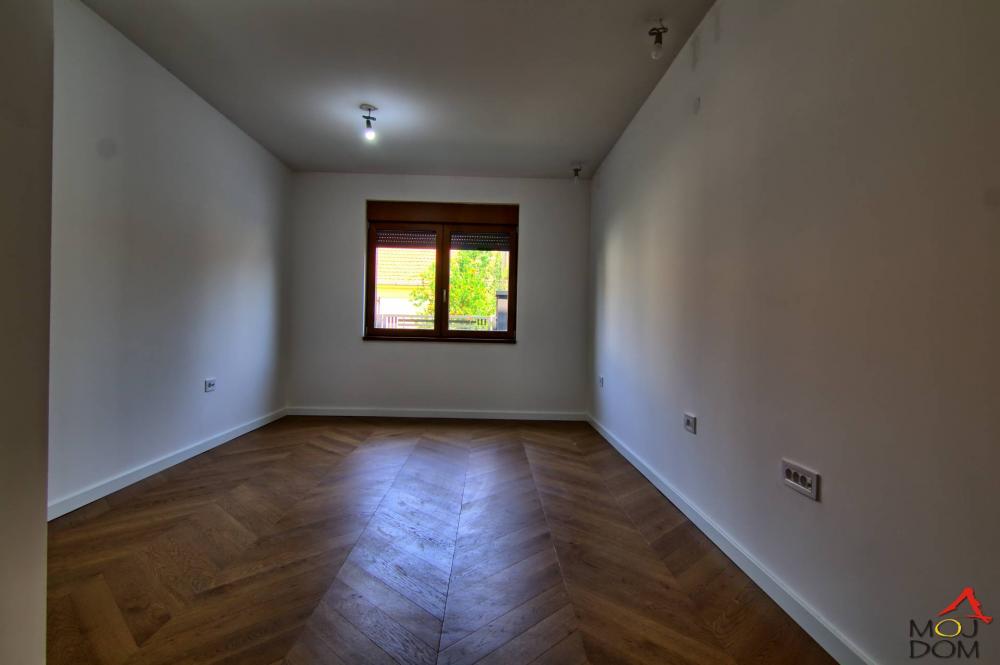 Slika 9 - Stan,NOVI SAD,TELEP,kv: 134, € 494500, ID: 1030664