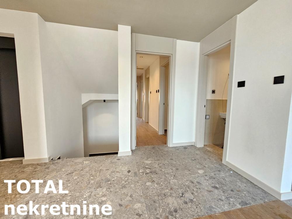 Slika 4 - Stan,NOVI SAD,TELEP,kv: 194.00, € 648900, ID: 1100977