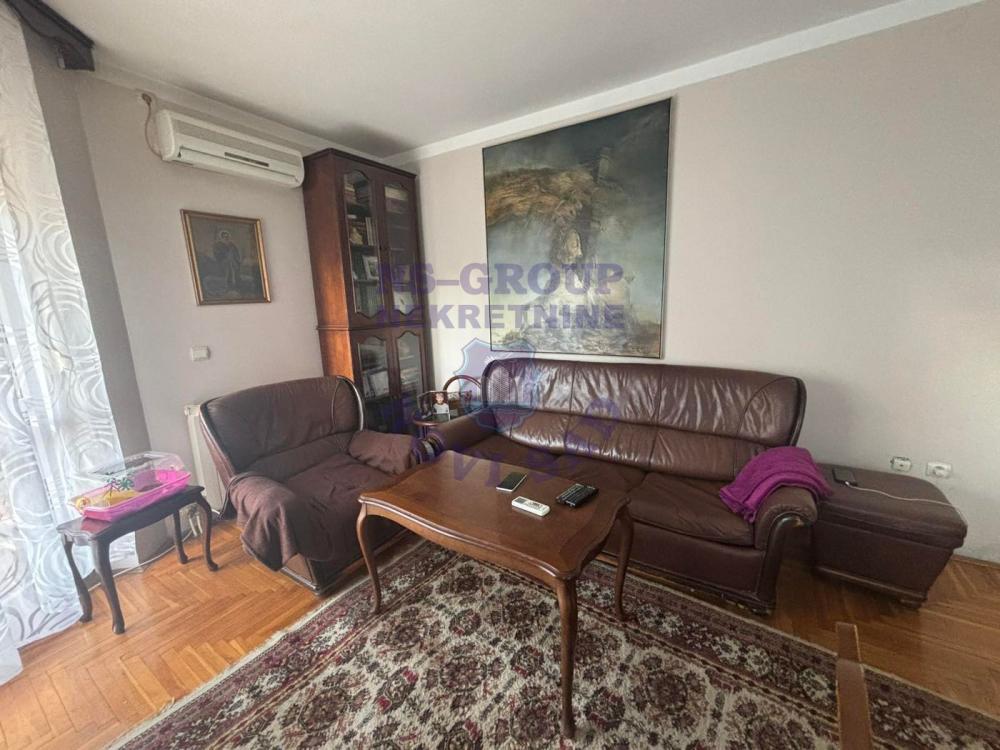 Slika 1 - VELIK I TROSOBAN PORODIČAN STAN NA GRBAVICI!