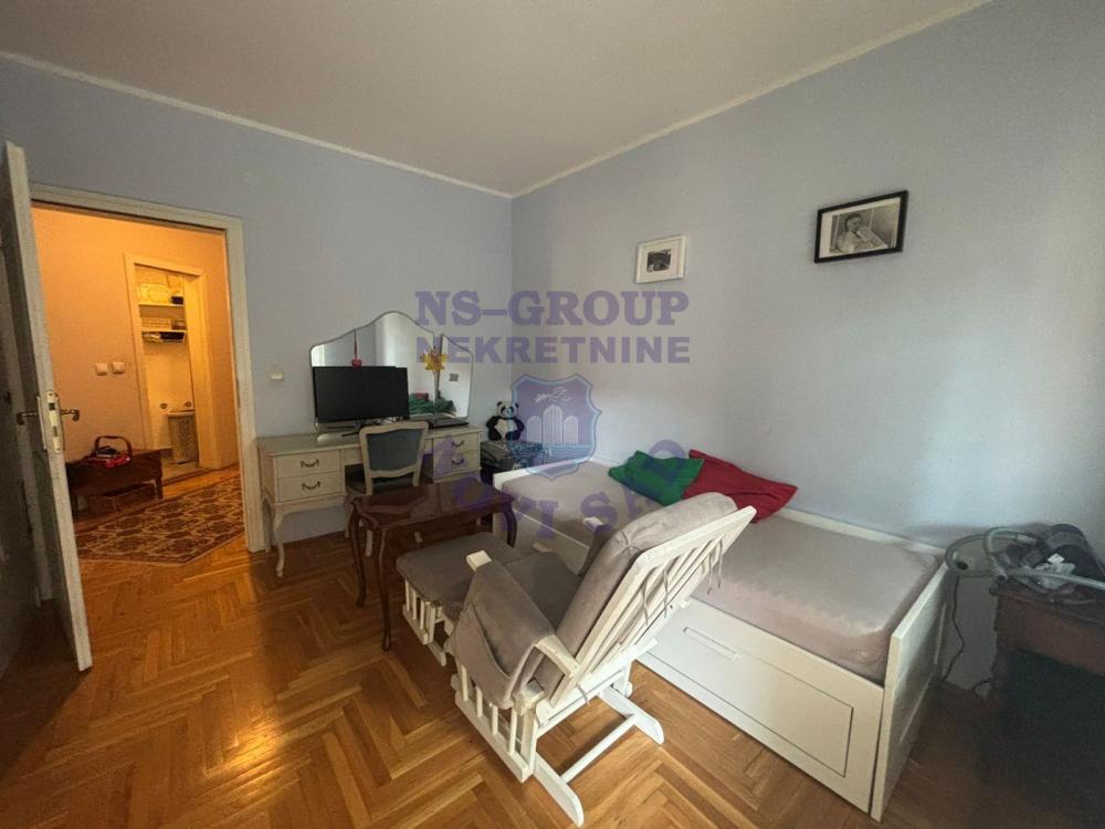 Slika 6 - VELIK I TROSOBAN PORODIČAN STAN NA GRBAVICI!