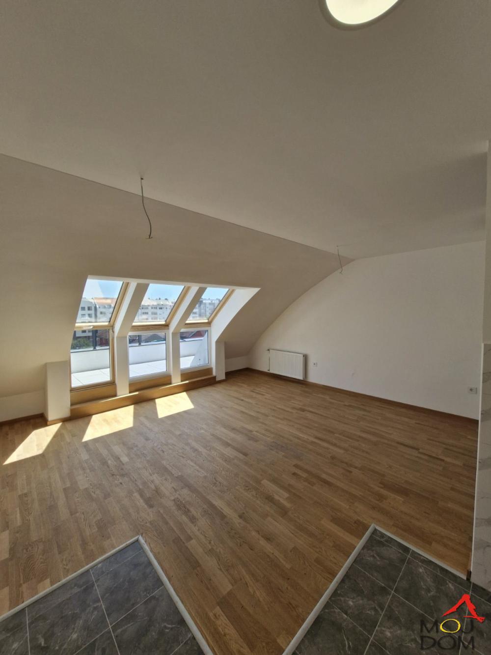 Slika 2 - Stan,PETROVARADIN,PETROVARADIN,kv: 69, € 170550, ID: 1030877