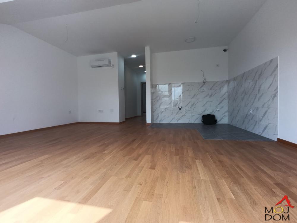 Slika 4 - Stan,PETROVARADIN,PETROVARADIN,kv: 69, € 170550, ID: 1030877