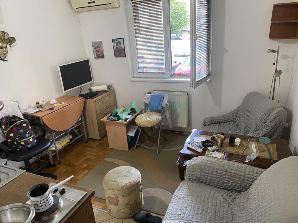 Slika 1 - Novi Sad, Bulevar Evrope - Jednosoban stan – mir i odlična lokacija 