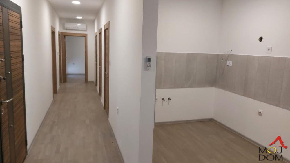 Slika 5 - Stan,PETROVARADIN,ALIBEGOVAC,kv: 78, € 169950, ID: 1030858