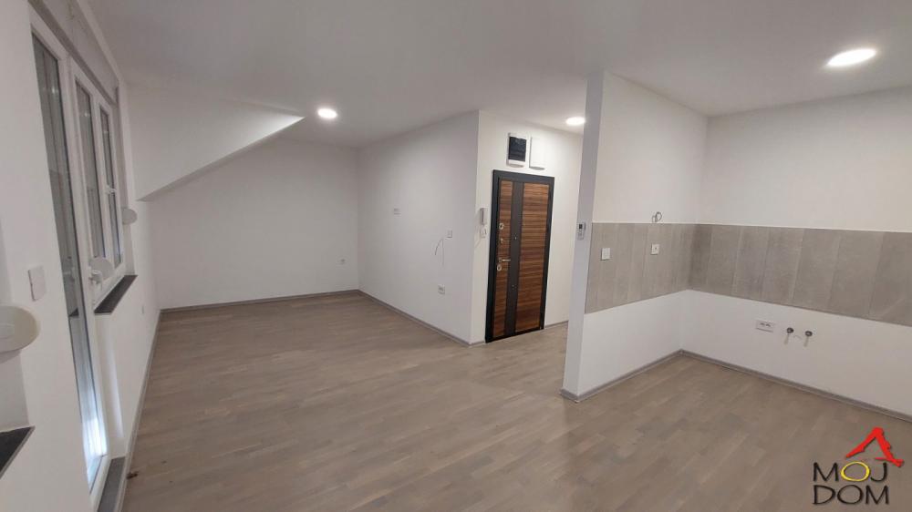 Slika 2 - Stan,PETROVARADIN,ALIBEGOVAC,kv: 78, € 169950, ID: 1030858