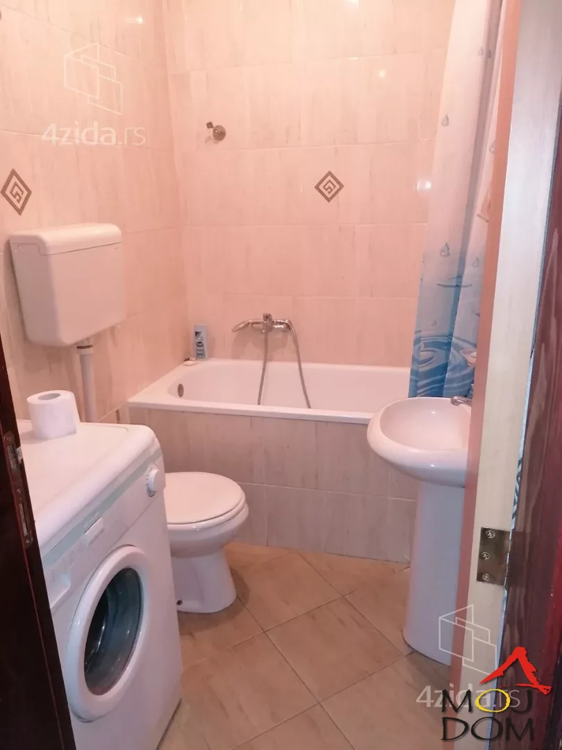 Slika 7 - Stan,NOVI SAD,BULEVAR EVROPE,kv: 28, € 80750, ID: 1030861