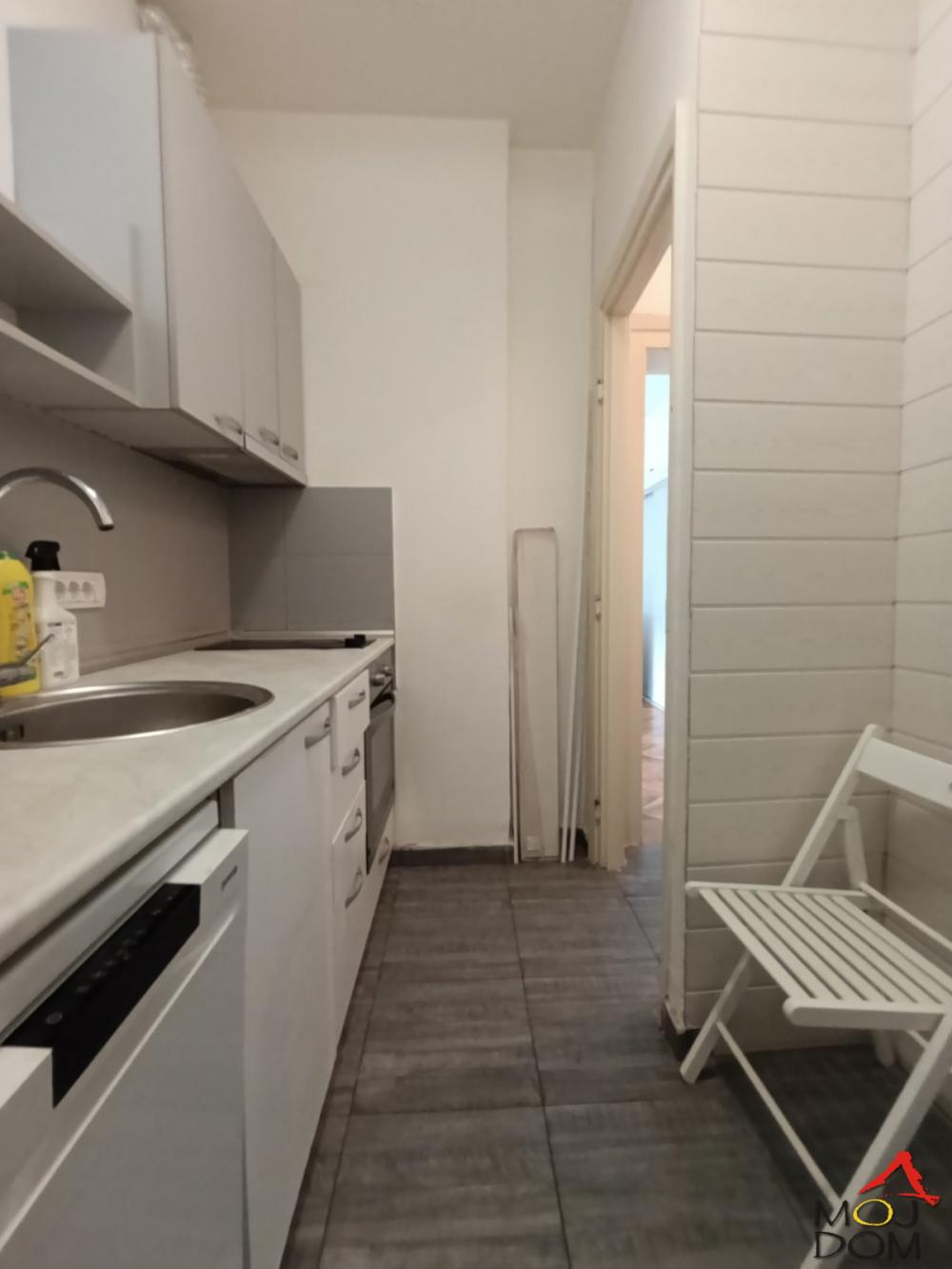 Slika 7 - Stan,NOVI SAD,CENTAR,kv: 30, € 95000, ID: 1030903