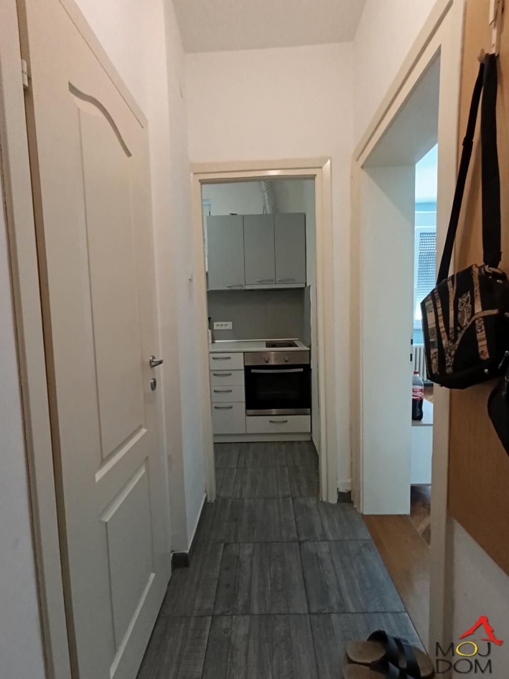 Slika 8 - Stan,NOVI SAD,CENTAR,kv: 30, € 95000, ID: 1030903