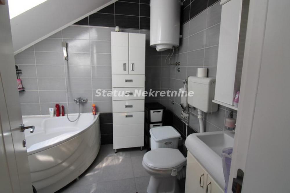 Slika 9 - Grbavica -kolo Srpskih sestara-Extra duplex sa Garažom