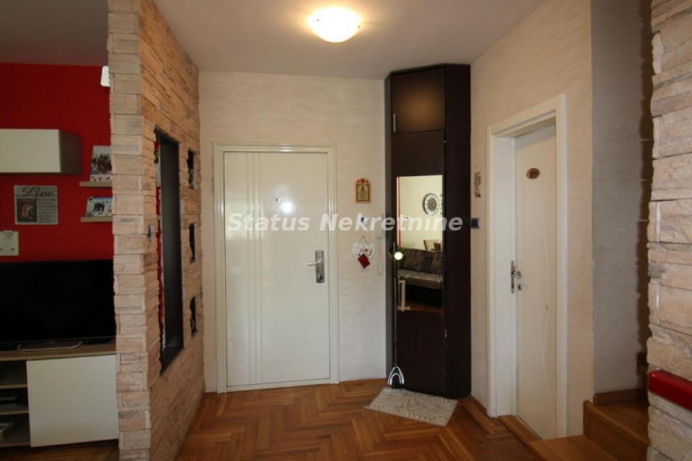 Slika 4 - Grbavica -kolo Srpskih sestara-Extra duplex sa Garažom