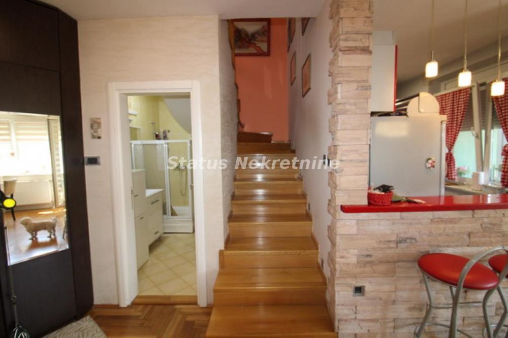 Slika 6 - Grbavica -kolo Srpskih sestara-Extra duplex sa Garažom