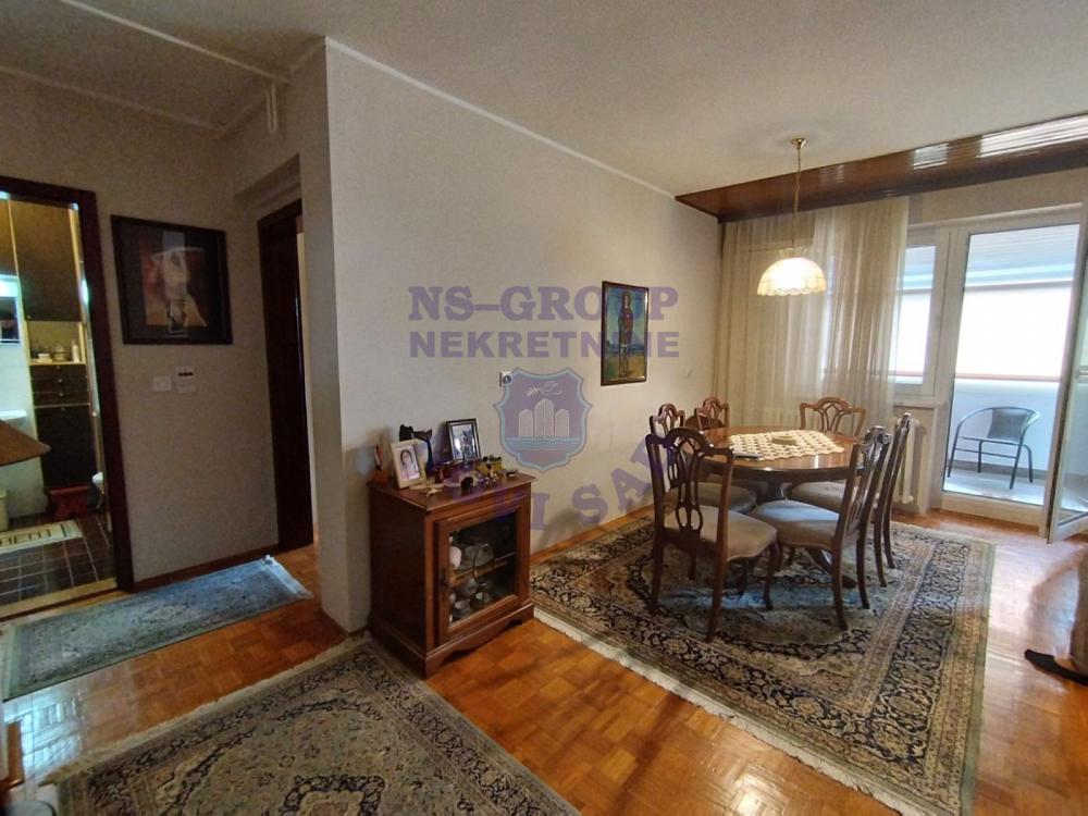 Slika 1 - Četvorosoban, 78m2, Bulevar patrijarha Pavla (Somborski bulevar) Novi Sad, sa terasom