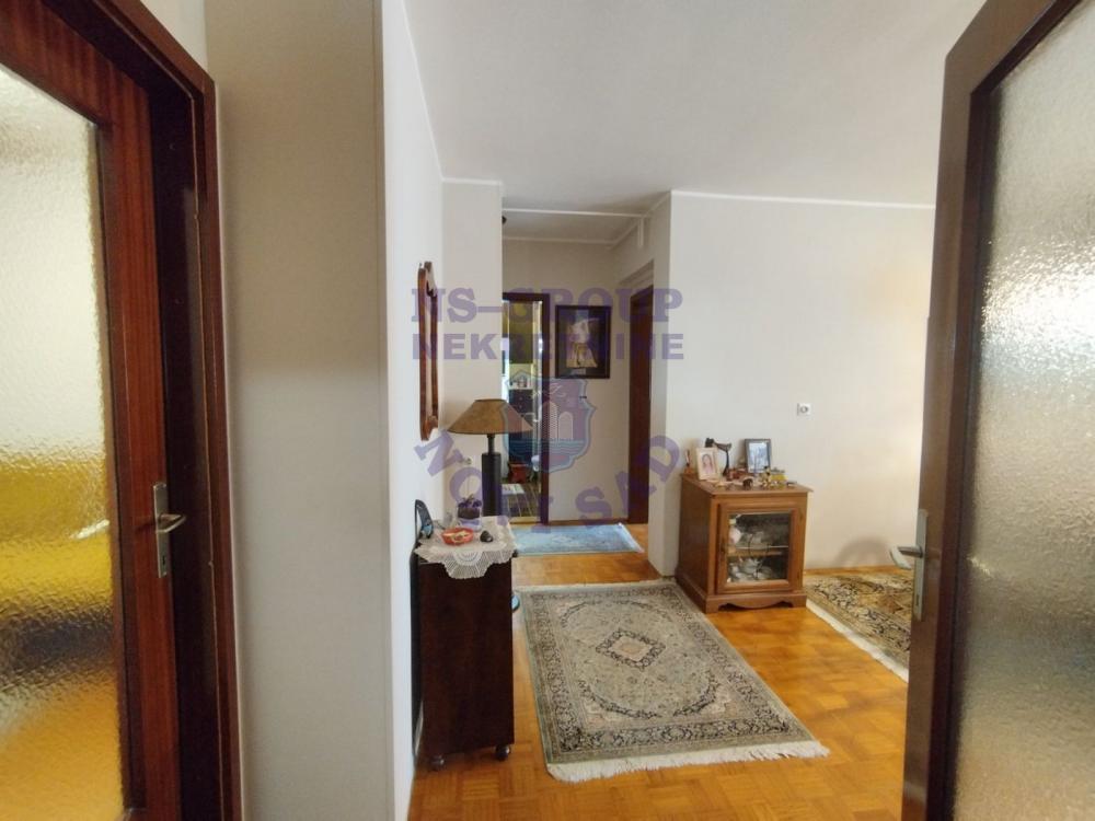 Slika 2 - Četvorosoban, 78m2, Bulevar patrijarha Pavla (Somborski bulevar) Novi Sad, sa terasom