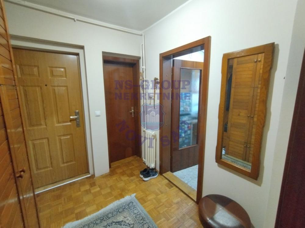 Slika 3 - Četvorosoban, 78m2, Bulevar patrijarha Pavla (Somborski bulevar) Novi Sad, sa terasom