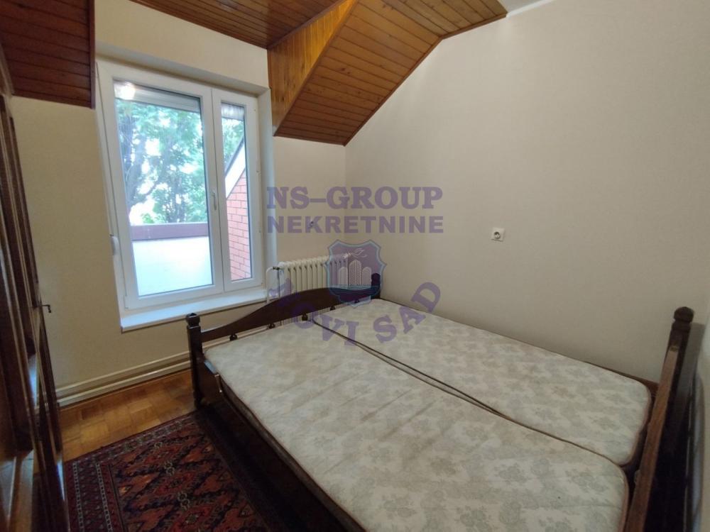 Slika 4 - Četvorosoban, 78m2, Bulevar patrijarha Pavla (Somborski bulevar) Novi Sad, sa terasom